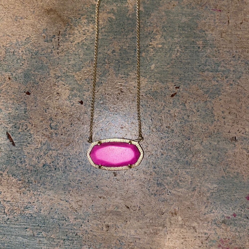 Kendra Scott necklace